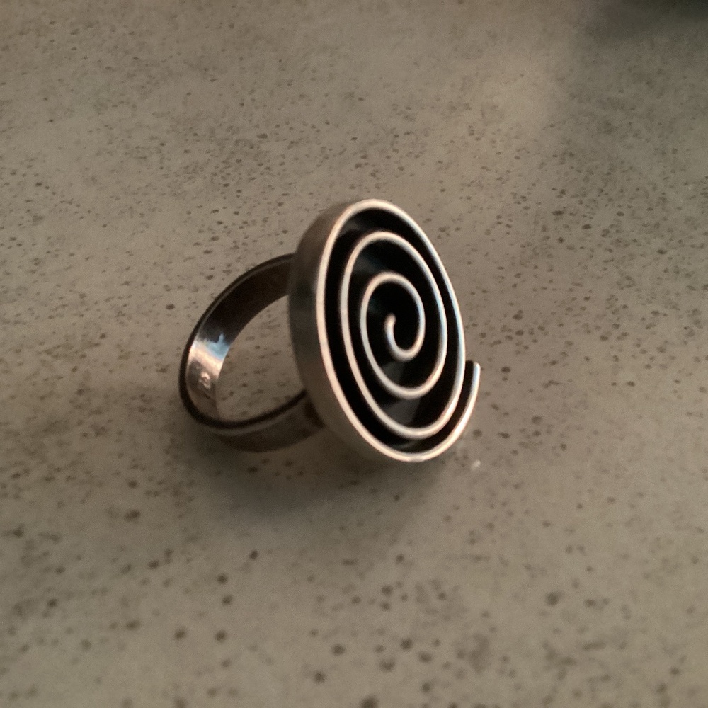 Very cool unique piece..Vintage sterling modernist spiral ring..7 chunky